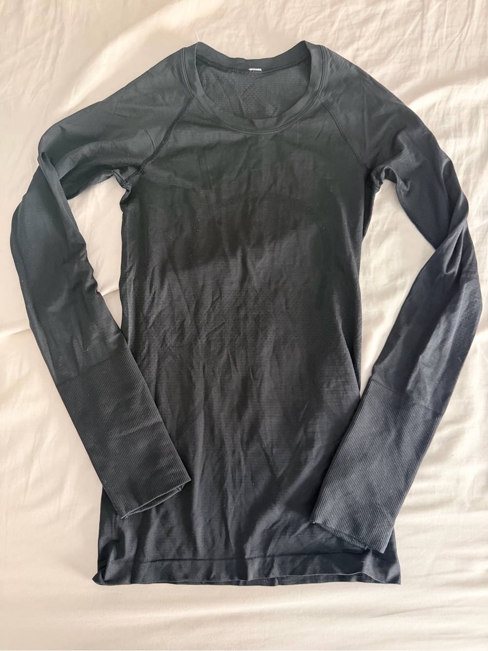 Lululemon black long sleeve swirly top size 2